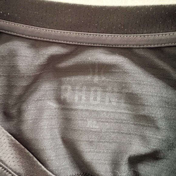 RHONE Black Short Sleeve V Neck Men's Tee XL - Picture 4 of 4